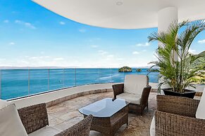 Modern Condo With Ocean Views, Rooftop Infinity Pool & Central AC
