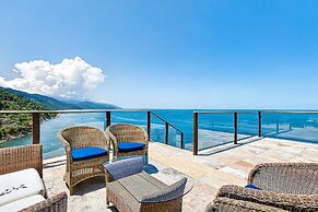 Modern Condo With Ocean Views, Rooftop Infinity Pool & Central AC