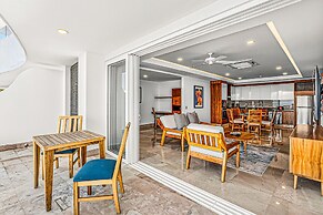 Modern Condo With Ocean Views, Rooftop Infinity Pool & Central AC