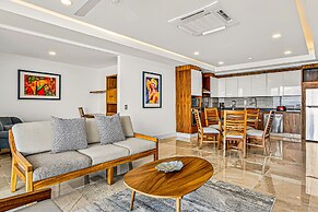 Modern Condo With Ocean Views, Rooftop Infinity Pool & Central AC