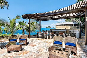 Modern Condo With Ocean Views, Rooftop Infinity Pool & Central AC