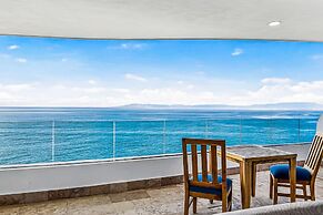 Modern Condo With Ocean Views, Rooftop Infinity Pool & Central AC