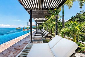 Modern Condo With Ocean Views, Rooftop Infinity Pool & Central AC