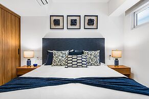 Stylish Oceanfront Condo With Infinity Pool, Rooftop Deck & Beach Acce