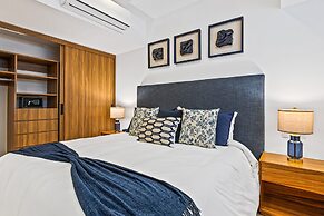 Stylish Oceanfront Condo With Infinity Pool, Rooftop Deck & Beach Acce
