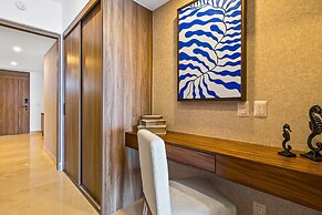 Stylish Oceanfront Condo With Infinity Pool, Rooftop Deck & Beach Acce