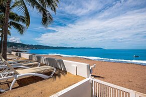 Stylish Oceanfront Condo With Infinity Pool, Rooftop Deck & Beach Acce