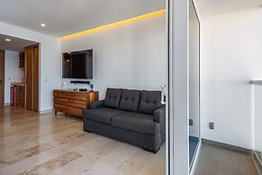 Modern Oceanfront Studio With Breathtaking Sunsets, Heated Pools & Bea