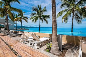 Modern Oceanfront Studio With Breathtaking Sunsets, Heated Pools & Bea