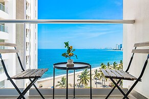 Modern Oceanfront Studio With Breathtaking Sunsets, Heated Pools & Bea