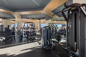 Modern Oceanfront Studio With Breathtaking Sunsets, Heated Pools & Bea
