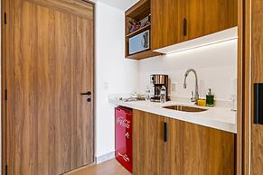 Modern Oceanfront Studio With Breathtaking Sunsets, Heated Pools & Bea
