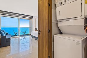 Modern Oceanfront Studio With Breathtaking Sunsets, Heated Pools & Bea