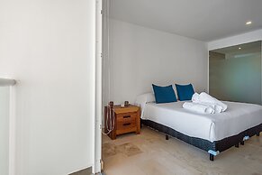 Modern Oceanfront Studio With Breathtaking Sunsets, Heated Pools & Bea