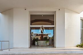 Modern Oceanfront Studio With Breathtaking Sunsets, Heated Pools & Bea