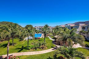 Cozy Condo With Loft, Private Balcony and Gorgeous Shared Pool