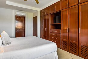 Cozy Condo With Loft, Private Balcony and Gorgeous Shared Pool