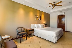 Cozy Condo With Loft, Private Balcony and Gorgeous Shared Pool