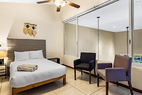 Cozy Condo With Loft, Private Balcony and Gorgeous Shared Pool