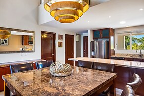 Cozy Condo With Loft, Private Balcony and Gorgeous Shared Pool