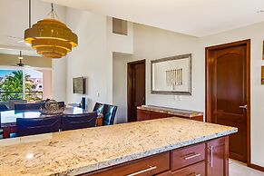 Cozy Condo With Loft, Private Balcony and Gorgeous Shared Pool
