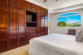 Cozy Condo With Loft, Private Balcony and Gorgeous Shared Pool