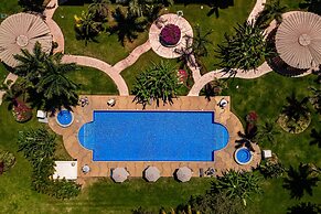 Cozy Condo With Loft, Private Balcony and Gorgeous Shared Pool