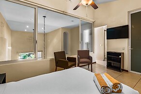 Cozy Condo With Loft, Private Balcony and Gorgeous Shared Pool