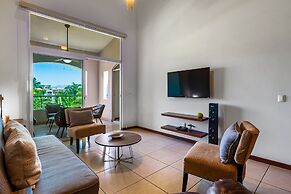 Cozy Condo With Loft, Private Balcony and Gorgeous Shared Pool