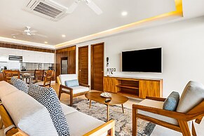 Exquisite Oceanfront Condo With Amazing Pool, Balcony & W/D