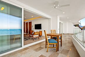 Exquisite Oceanfront Condo With Amazing Pool, Balcony & W/D