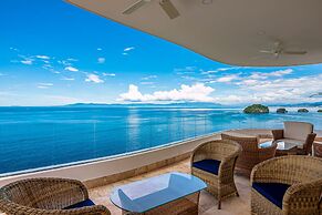 Exquisite Oceanfront Condo With Amazing Pool, Balcony & W/D