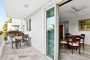 Spacious Suite With Wraparound Terrace, Rooftop Infinity Pool & Resort
