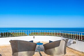 Spacious Suite With Wraparound Terrace, Rooftop Infinity Pool & Resort