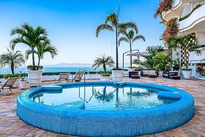 Spacious Suite With Wraparound Terrace, Rooftop Infinity Pool & Resort