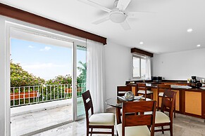 Spacious Suite With Wraparound Terrace, Rooftop Infinity Pool & Resort