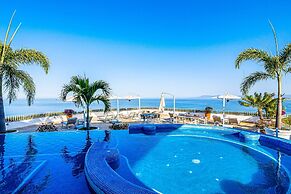 Spacious Suite With Wraparound Terrace, Rooftop Infinity Pool & Resort