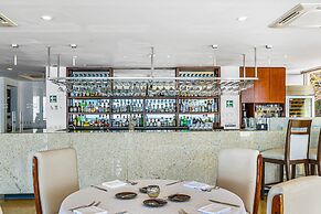 Spacious Suite With Wraparound Terrace, Rooftop Infinity Pool & Resort