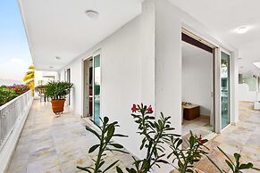 Spacious Suite With Wraparound Terrace, Rooftop Infinity Pool & Resort