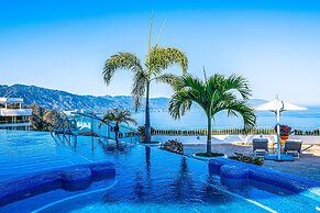 Spacious Suite With Wraparound Terrace, Rooftop Infinity Pool & Resort