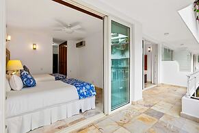 Spacious Suite With Wraparound Terrace, Rooftop Infinity Pool & Resort