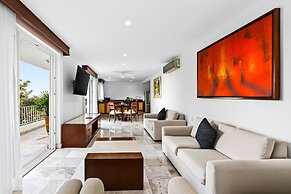 Spacious Suite With Wraparound Terrace, Rooftop Infinity Pool & Resort