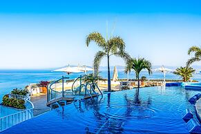 Spacious Suite With Wraparound Terrace, Rooftop Infinity Pool & Resort