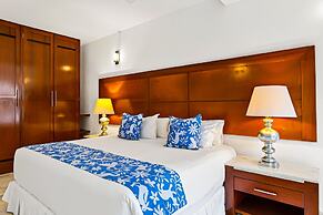 Spacious Suite With Wraparound Terrace, Rooftop Infinity Pool & Resort