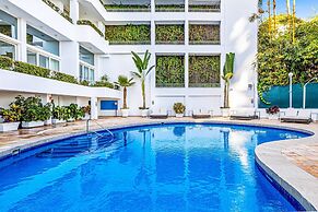 Spacious Suite With Wraparound Terrace, Rooftop Infinity Pool & Resort