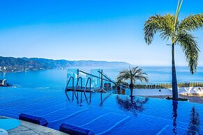 Spacious Suite With Wraparound Terrace, Rooftop Infinity Pool & Resort