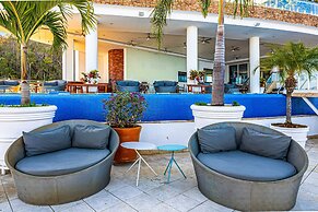 Spacious Suite With Wraparound Terrace, Rooftop Infinity Pool & Resort