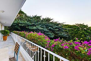 Spacious Suite With Wraparound Terrace, Rooftop Infinity Pool & Resort