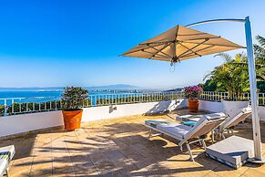 Spacious Suite With Wraparound Terrace, Rooftop Infinity Pool & Resort