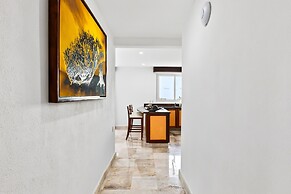Spacious Suite With Wraparound Terrace, Rooftop Infinity Pool & Resort